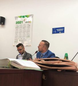 Abogado defendiendo demanda por danos y prejuicios