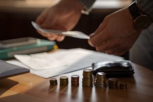 Cuanto cobra un abogado penalista 